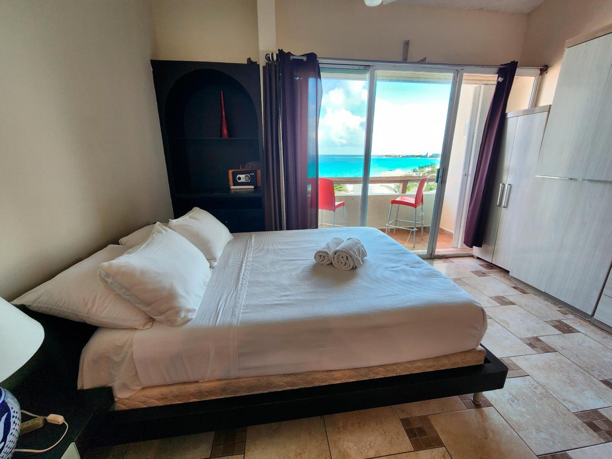 Beachfront Apartments 坎昆 外观 照片